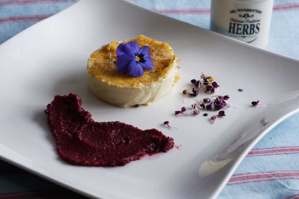 Ziegenkäse Crème brulée mit rote Beete Mousse – Evibi